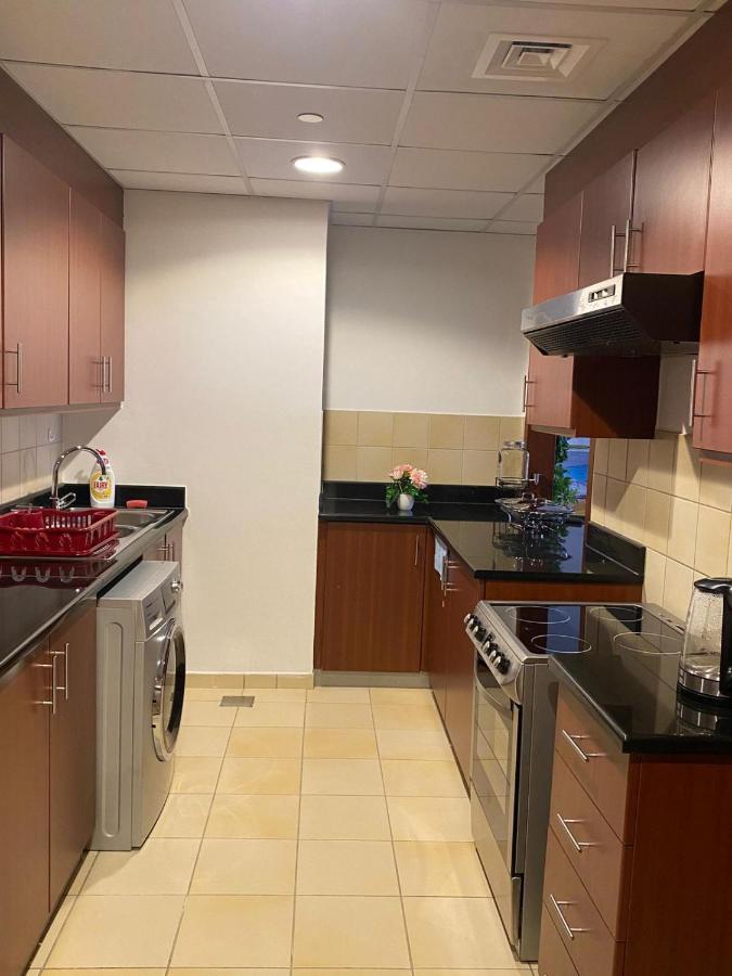 Lunar Hostel 96 Дубай Екстериор снимка