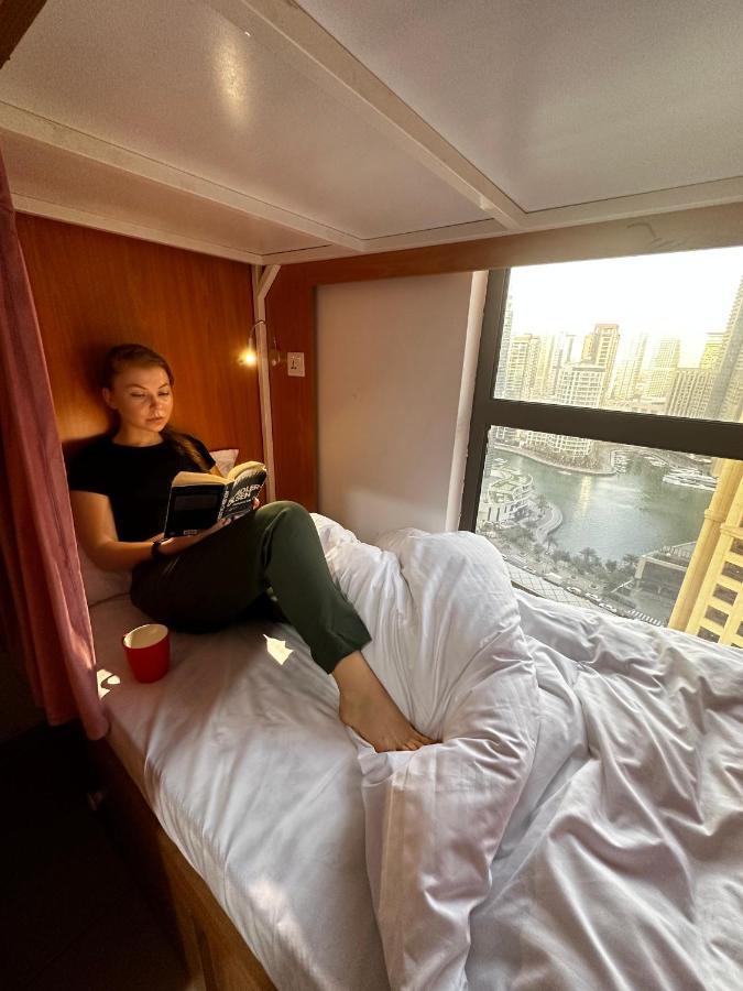 Lunar Hostel 96 Дубай Екстериор снимка