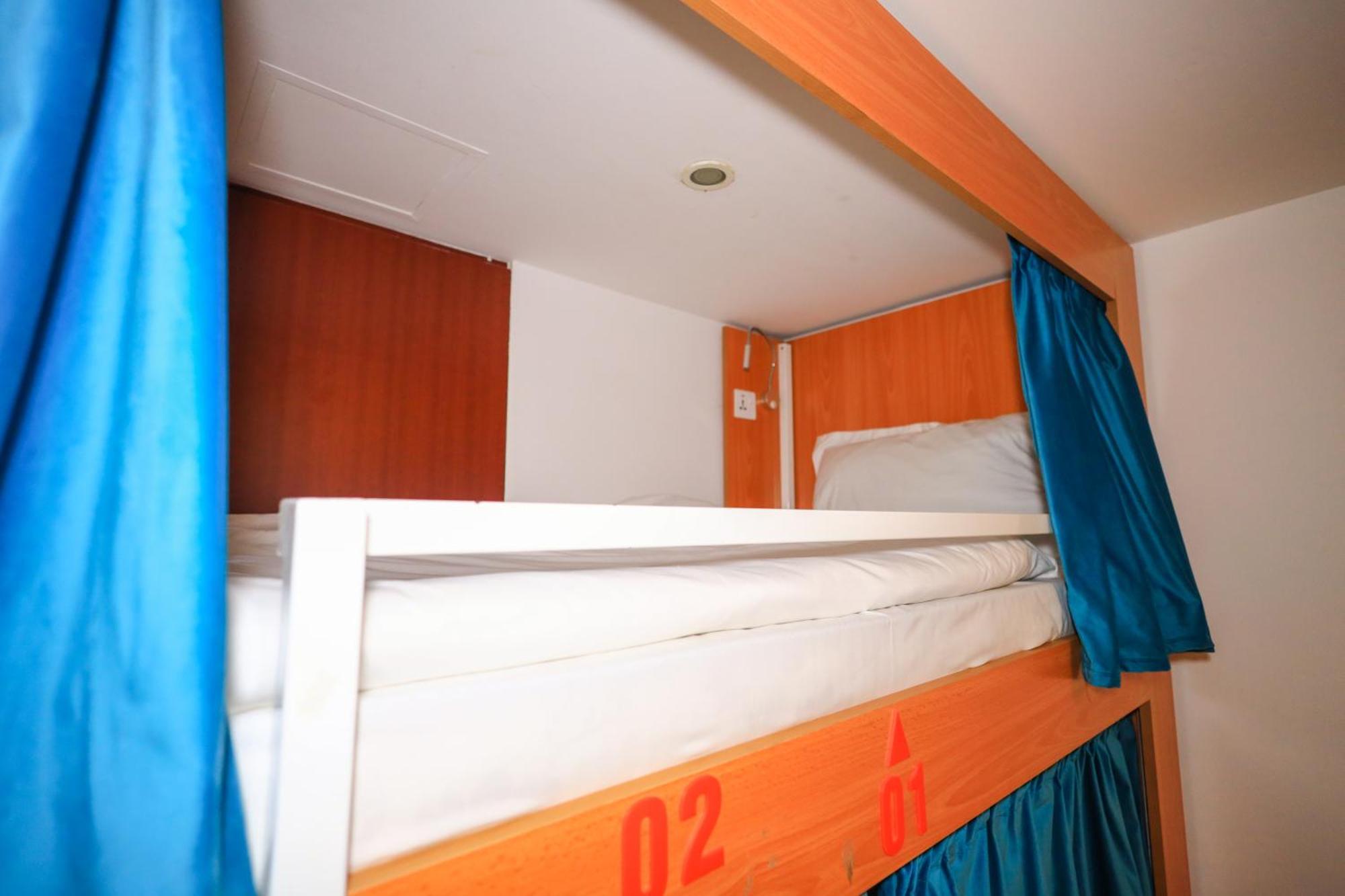 Lunar Hostel 96 Дубай Екстериор снимка
