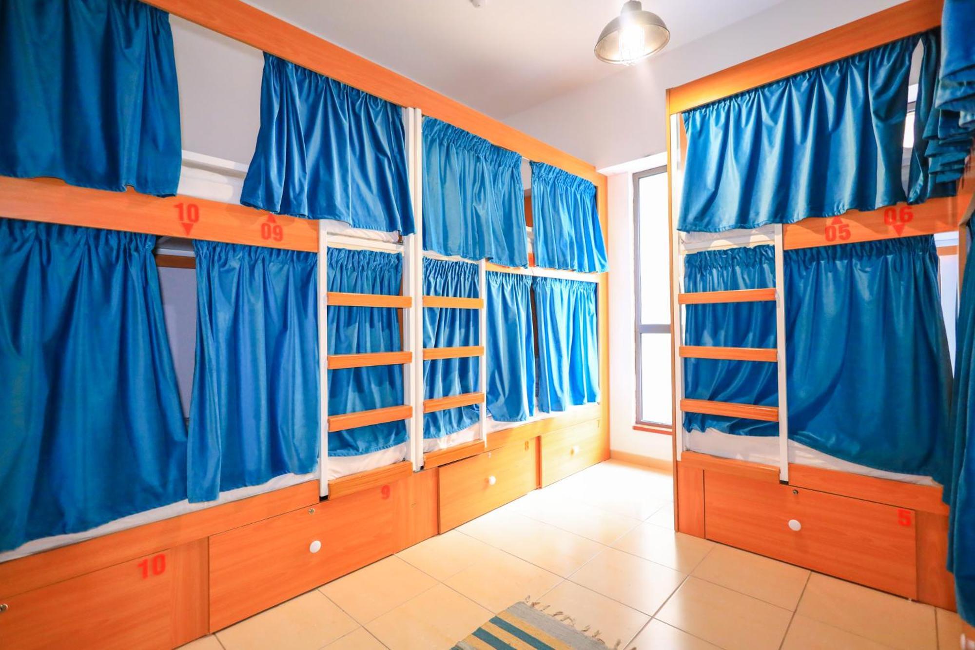 Lunar Hostel 96 Дубай Екстериор снимка