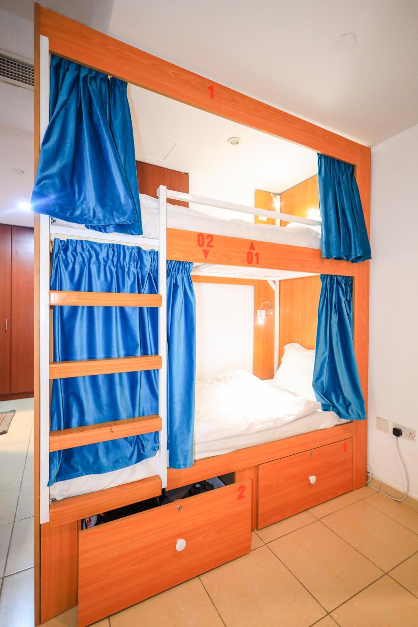 Lunar Hostel 96 Дубай Екстериор снимка